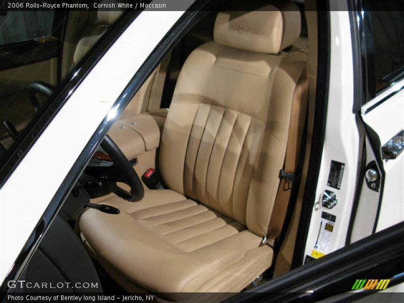 Cornish White / Moccasin 2006 Rolls-Royce Phantom
