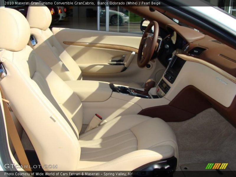 Bianco Eldorado (White) / Pearl Beige 2010 Maserati GranTurismo Convertible GranCabrio