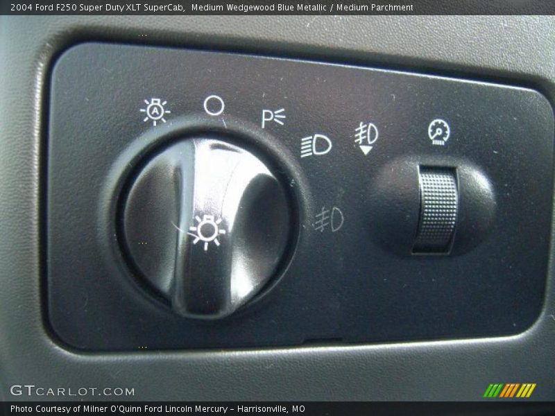 Medium Wedgewood Blue Metallic / Medium Parchment 2004 Ford F250 Super Duty XLT SuperCab