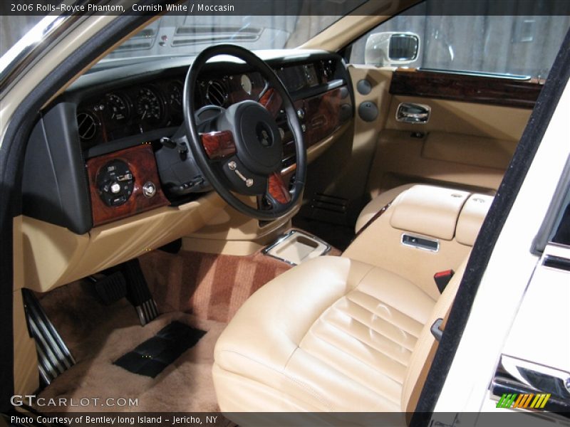 Cornish White / Moccasin 2006 Rolls-Royce Phantom