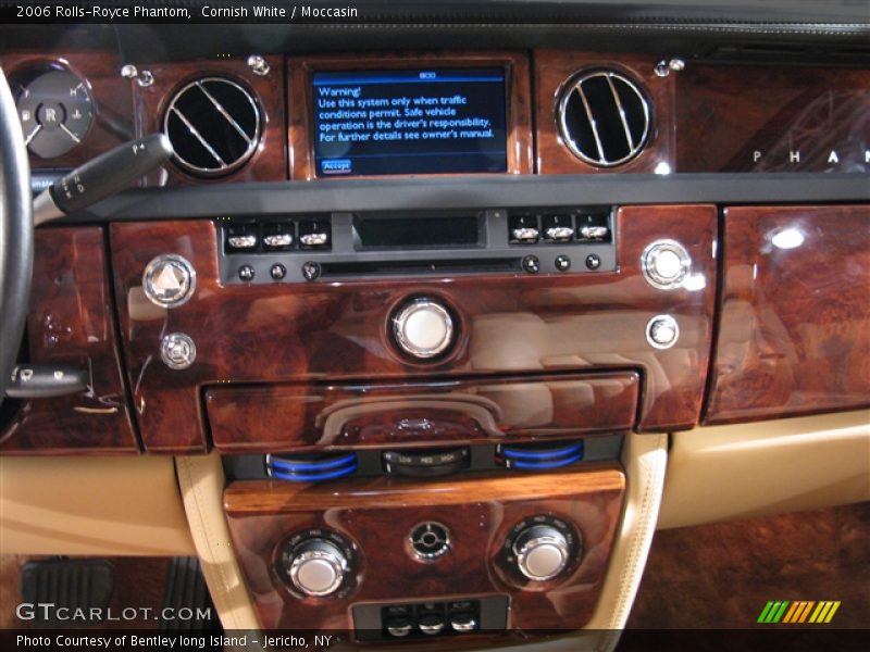 Cornish White / Moccasin 2006 Rolls-Royce Phantom