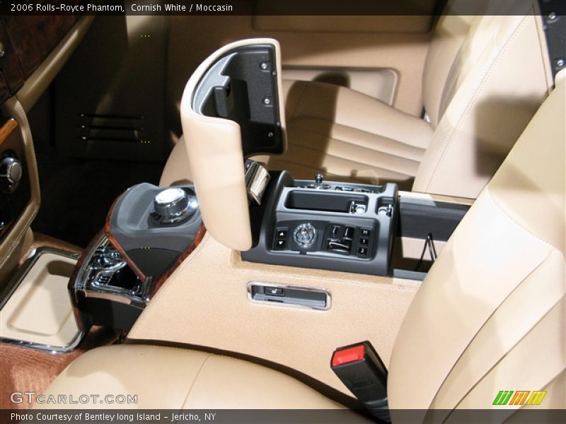 Cornish White / Moccasin 2006 Rolls-Royce Phantom