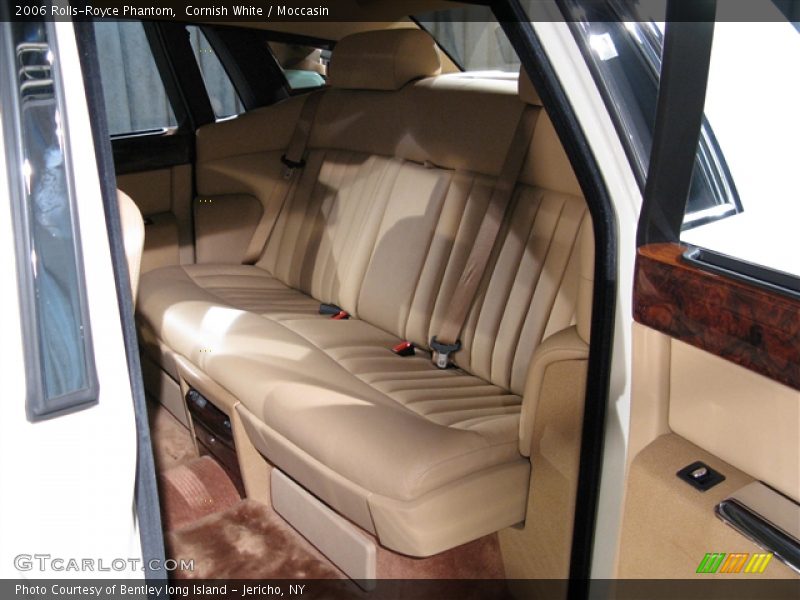 Cornish White / Moccasin 2006 Rolls-Royce Phantom