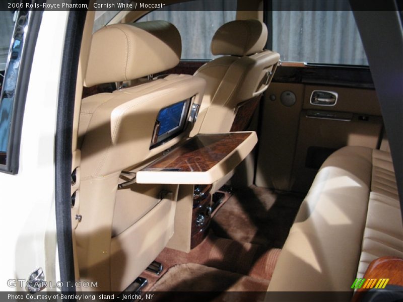 Cornish White / Moccasin 2006 Rolls-Royce Phantom