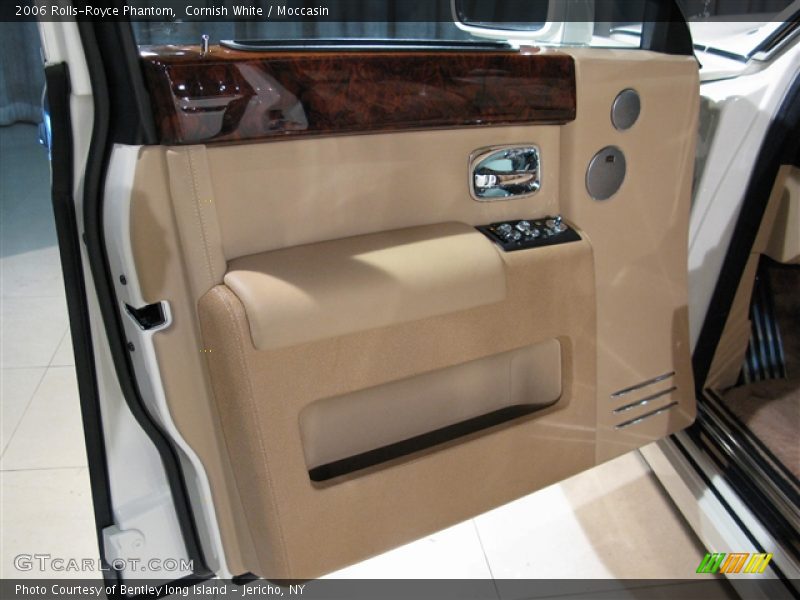 Cornish White / Moccasin 2006 Rolls-Royce Phantom