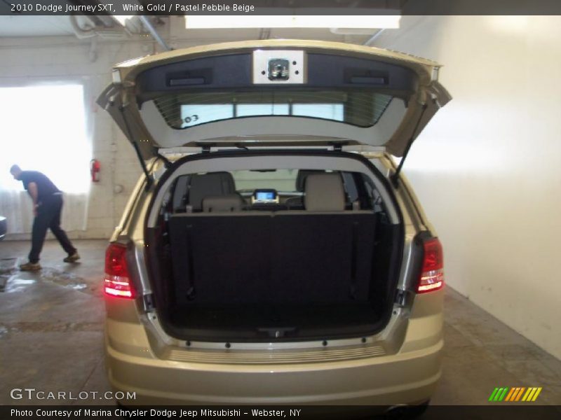 White Gold / Pastel Pebble Beige 2010 Dodge Journey SXT
