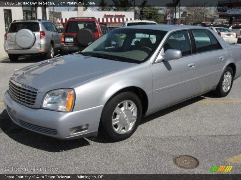 Light Platinum / Shale 2005 Cadillac DeVille Sedan