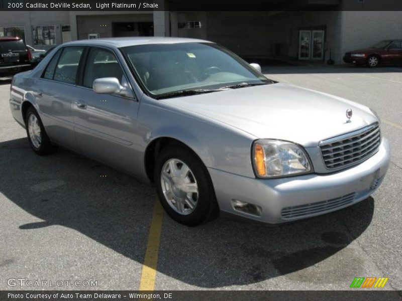Light Platinum / Shale 2005 Cadillac DeVille Sedan