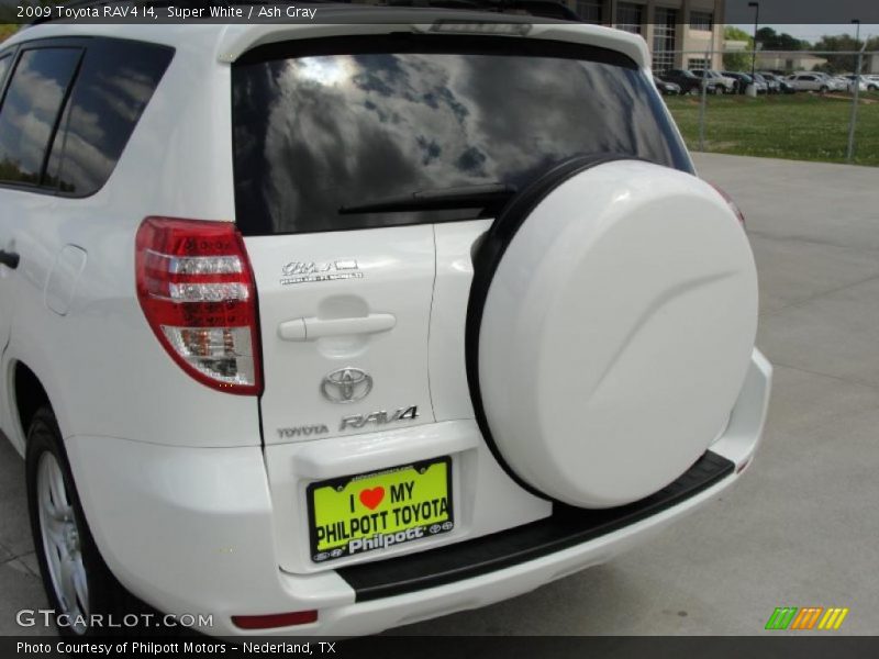 Super White / Ash Gray 2009 Toyota RAV4 I4