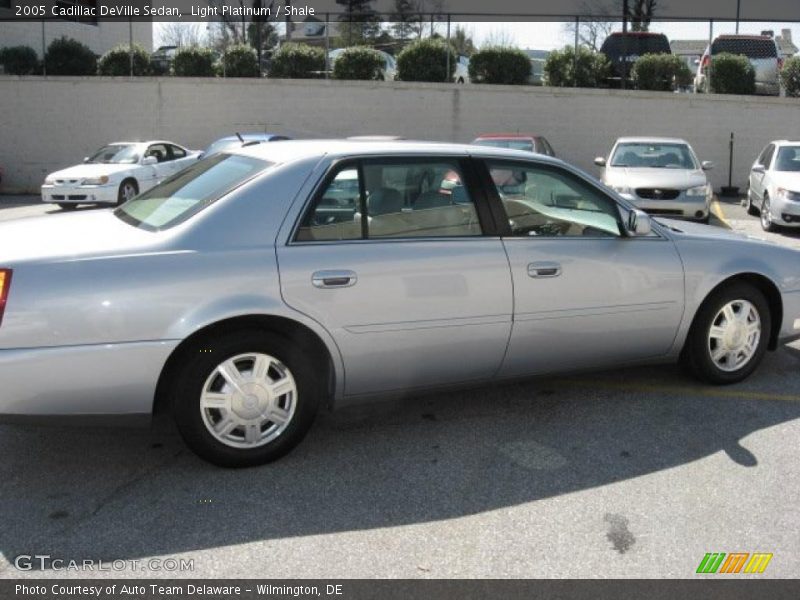 Light Platinum / Shale 2005 Cadillac DeVille Sedan