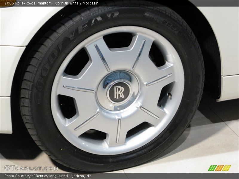 Cornish White / Moccasin 2006 Rolls-Royce Phantom