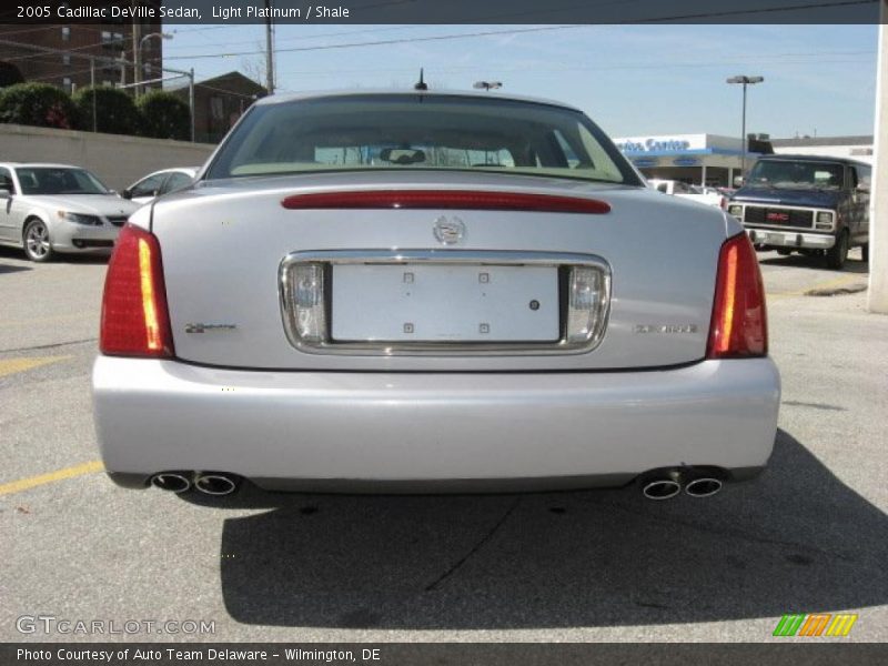 Light Platinum / Shale 2005 Cadillac DeVille Sedan