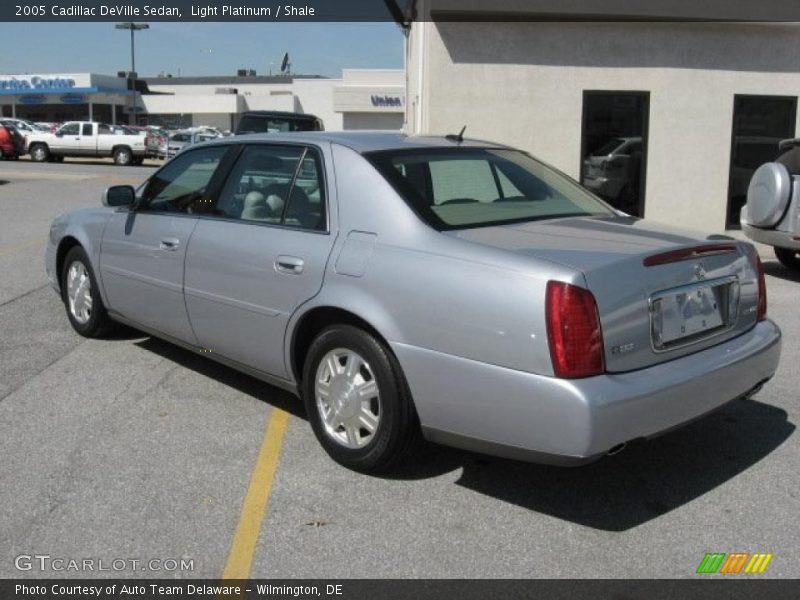 Light Platinum / Shale 2005 Cadillac DeVille Sedan