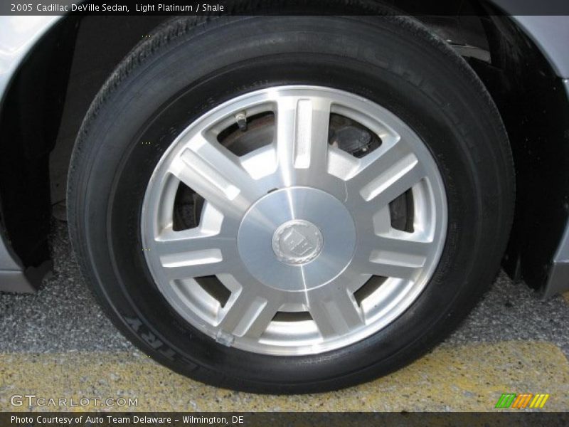 Light Platinum / Shale 2005 Cadillac DeVille Sedan