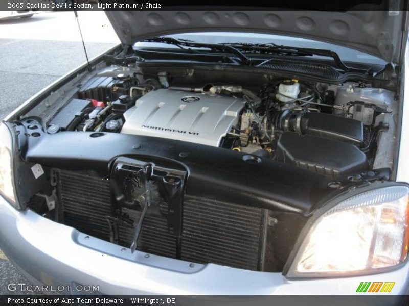 Light Platinum / Shale 2005 Cadillac DeVille Sedan