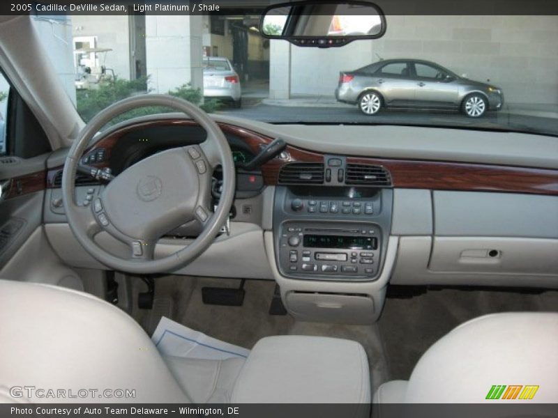 Light Platinum / Shale 2005 Cadillac DeVille Sedan