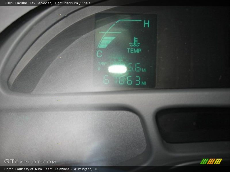 Light Platinum / Shale 2005 Cadillac DeVille Sedan
