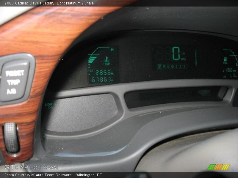 Light Platinum / Shale 2005 Cadillac DeVille Sedan