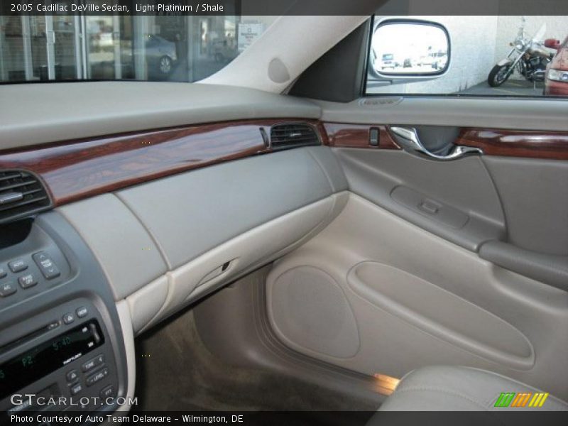 Light Platinum / Shale 2005 Cadillac DeVille Sedan