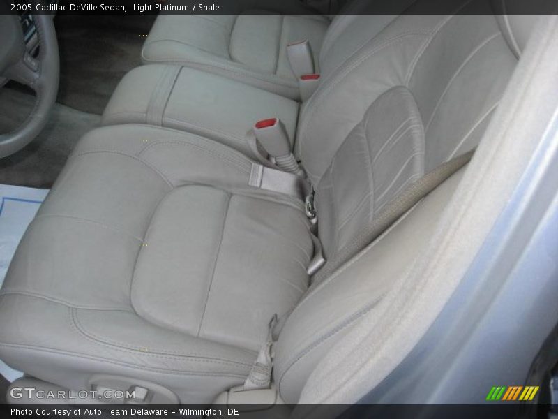 Light Platinum / Shale 2005 Cadillac DeVille Sedan