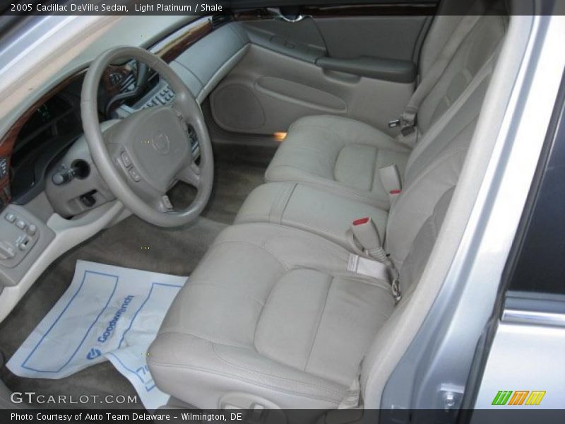 Light Platinum / Shale 2005 Cadillac DeVille Sedan