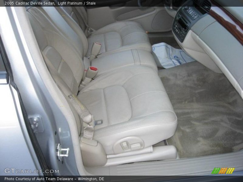 Light Platinum / Shale 2005 Cadillac DeVille Sedan