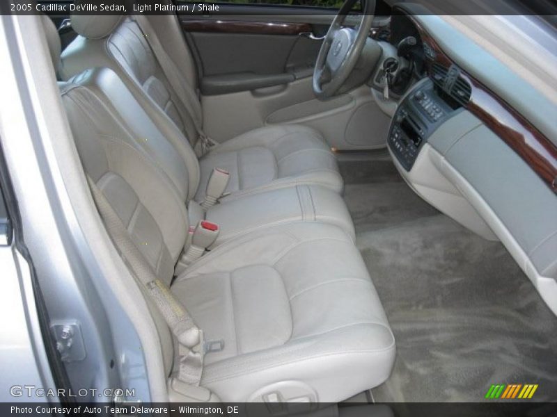 Light Platinum / Shale 2005 Cadillac DeVille Sedan