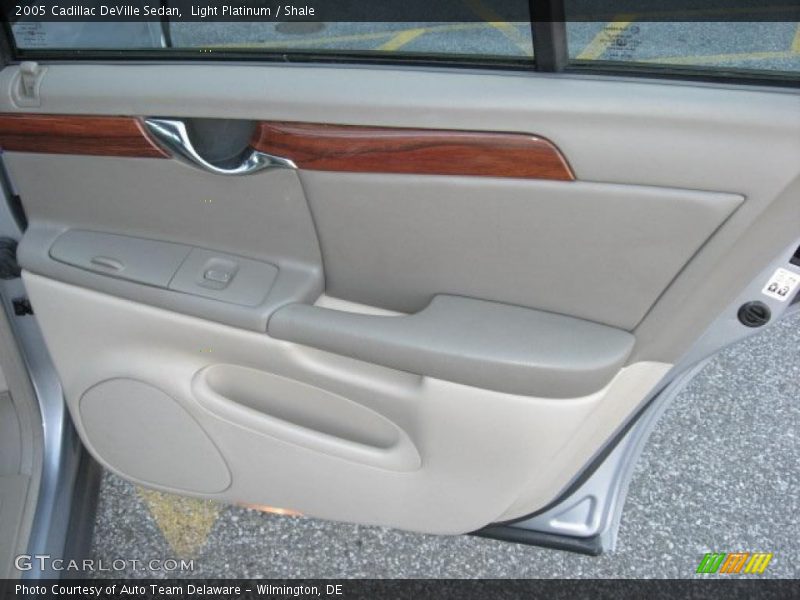 Light Platinum / Shale 2005 Cadillac DeVille Sedan