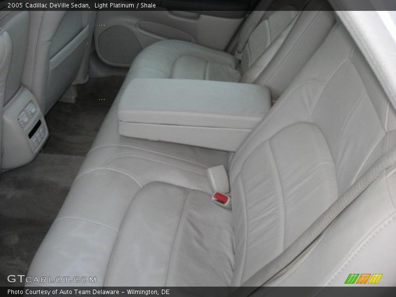 Light Platinum / Shale 2005 Cadillac DeVille Sedan