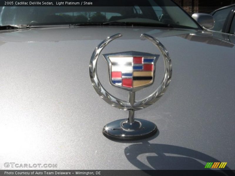 Light Platinum / Shale 2005 Cadillac DeVille Sedan