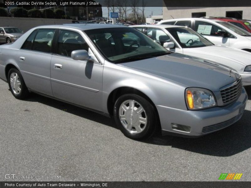 Light Platinum / Shale 2005 Cadillac DeVille Sedan
