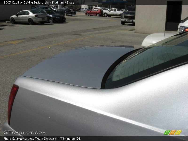 Light Platinum / Shale 2005 Cadillac DeVille Sedan