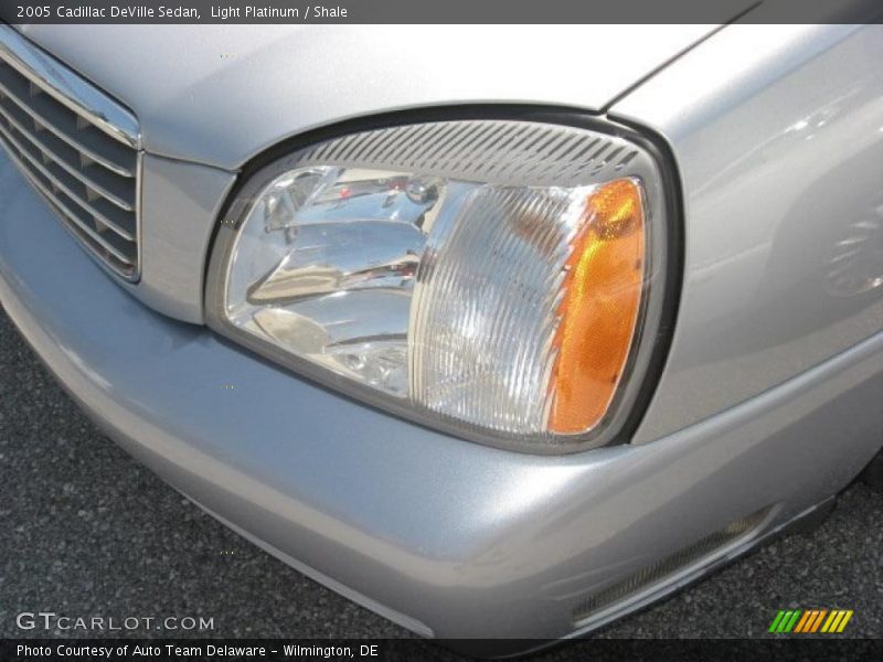 Light Platinum / Shale 2005 Cadillac DeVille Sedan