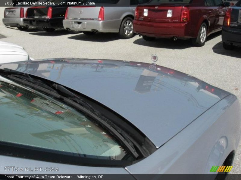 Light Platinum / Shale 2005 Cadillac DeVille Sedan
