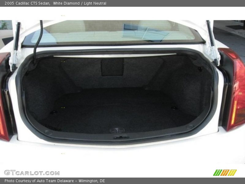 White Diamond / Light Neutral 2005 Cadillac CTS Sedan