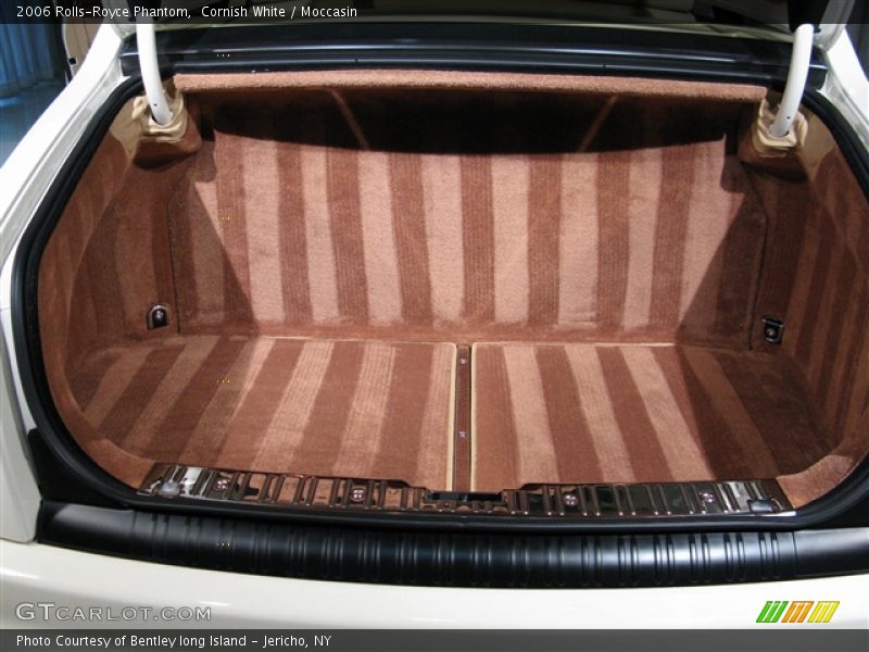 Cornish White / Moccasin 2006 Rolls-Royce Phantom