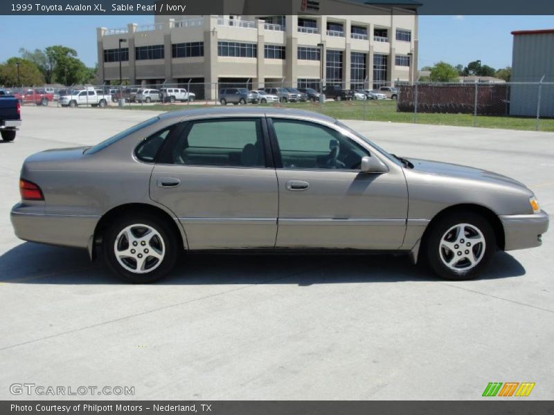 Sable Pearl / Ivory 1999 Toyota Avalon XL