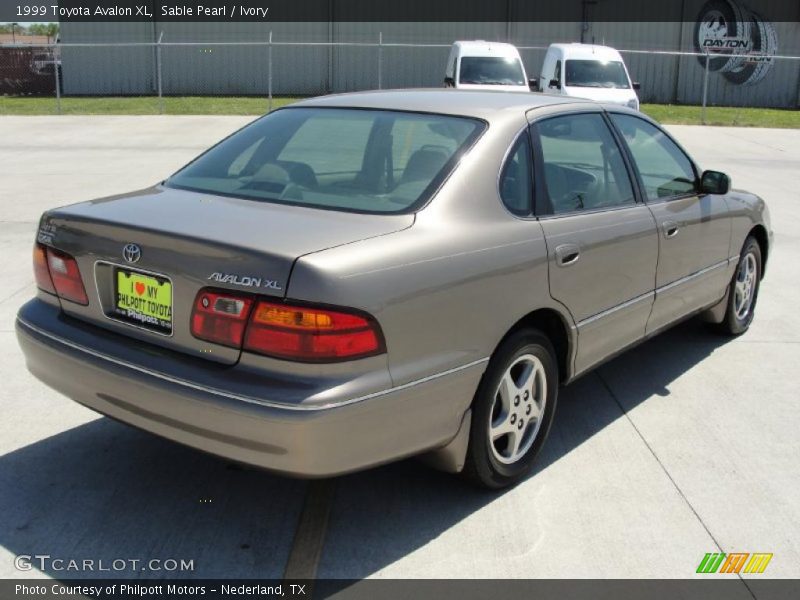 Sable Pearl / Ivory 1999 Toyota Avalon XL
