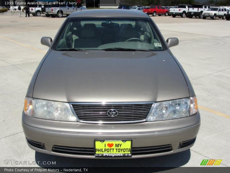 Sable Pearl / Ivory 1999 Toyota Avalon XL
