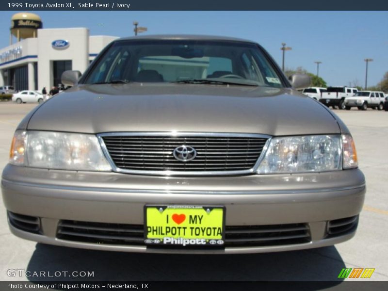 Sable Pearl / Ivory 1999 Toyota Avalon XL