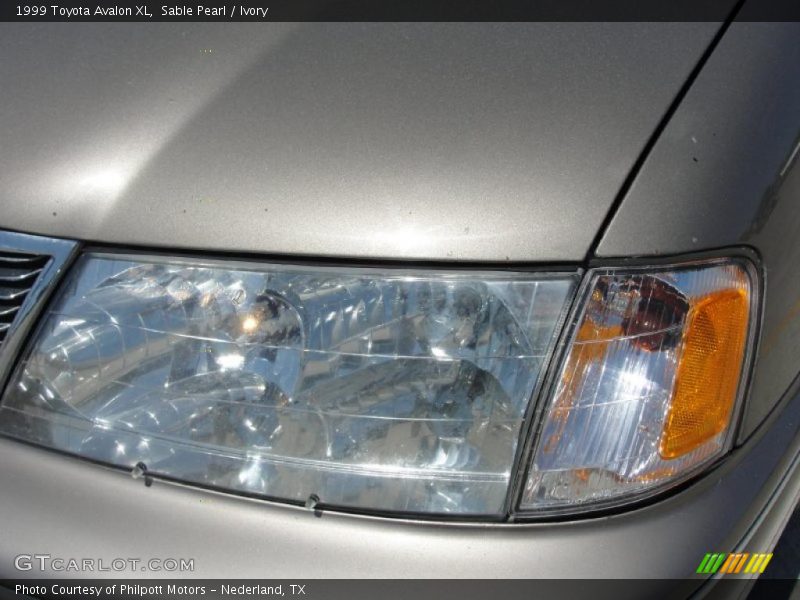 Sable Pearl / Ivory 1999 Toyota Avalon XL