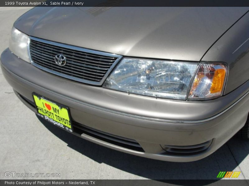 Sable Pearl / Ivory 1999 Toyota Avalon XL