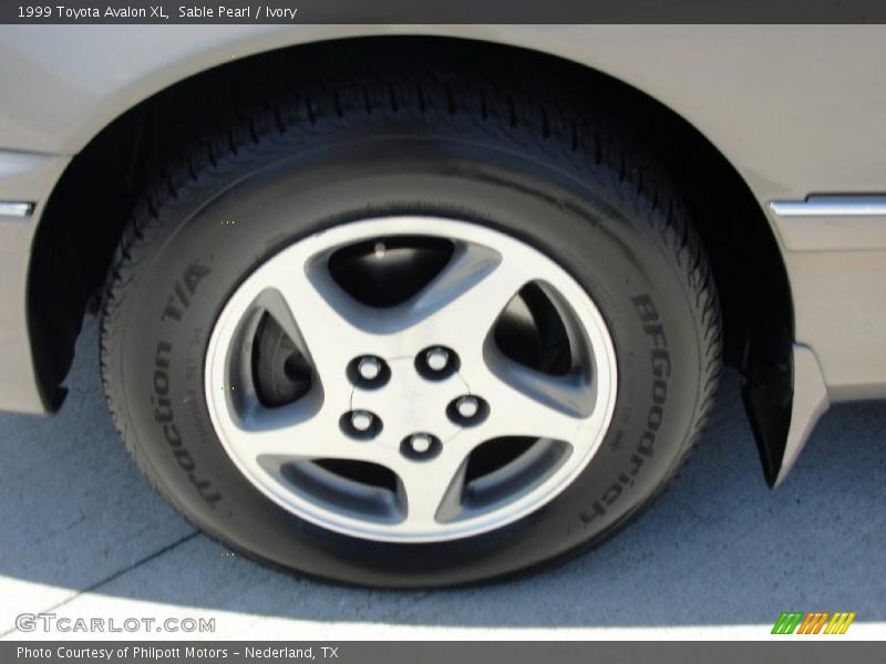 Sable Pearl / Ivory 1999 Toyota Avalon XL