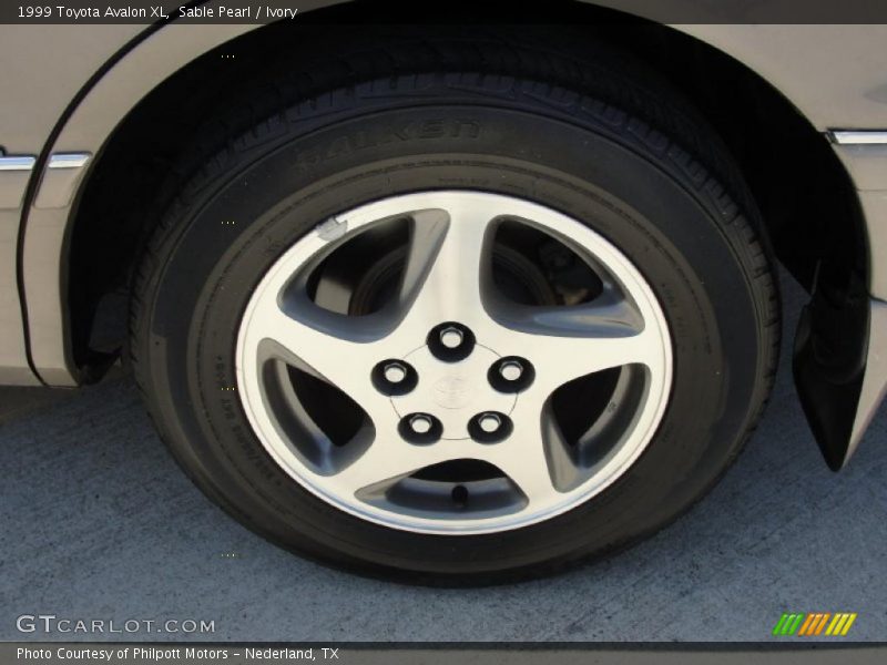 Sable Pearl / Ivory 1999 Toyota Avalon XL
