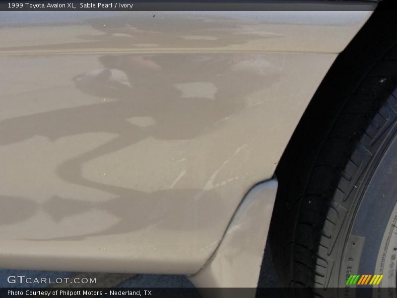 Sable Pearl / Ivory 1999 Toyota Avalon XL