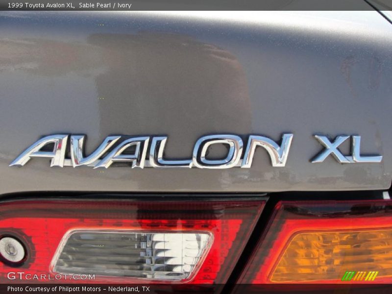 Sable Pearl / Ivory 1999 Toyota Avalon XL
