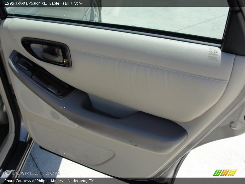 Sable Pearl / Ivory 1999 Toyota Avalon XL