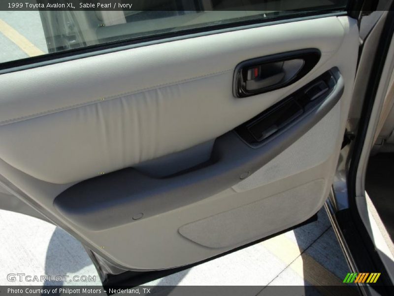 Sable Pearl / Ivory 1999 Toyota Avalon XL