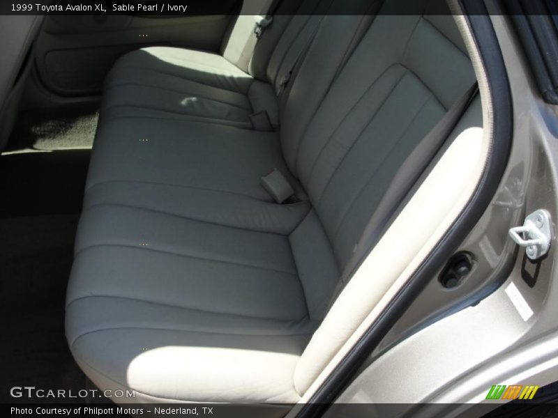 Sable Pearl / Ivory 1999 Toyota Avalon XL