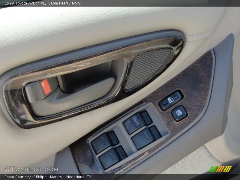 Sable Pearl / Ivory 1999 Toyota Avalon XL